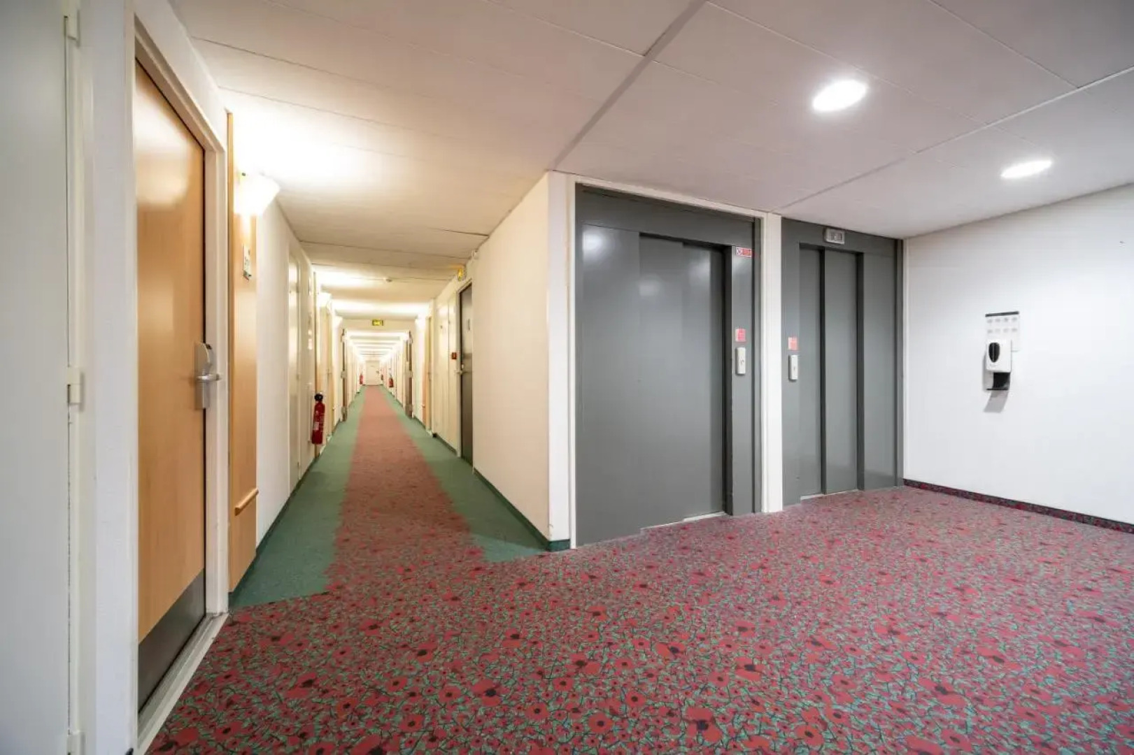 B&B HOTEL Calais Terminal Cité de l'Europe 3 étoiles