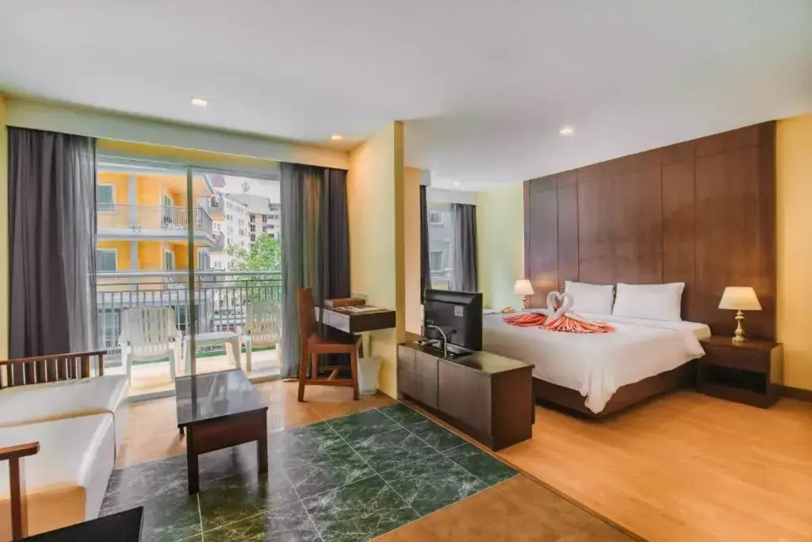 Отель Elite Suites Patong