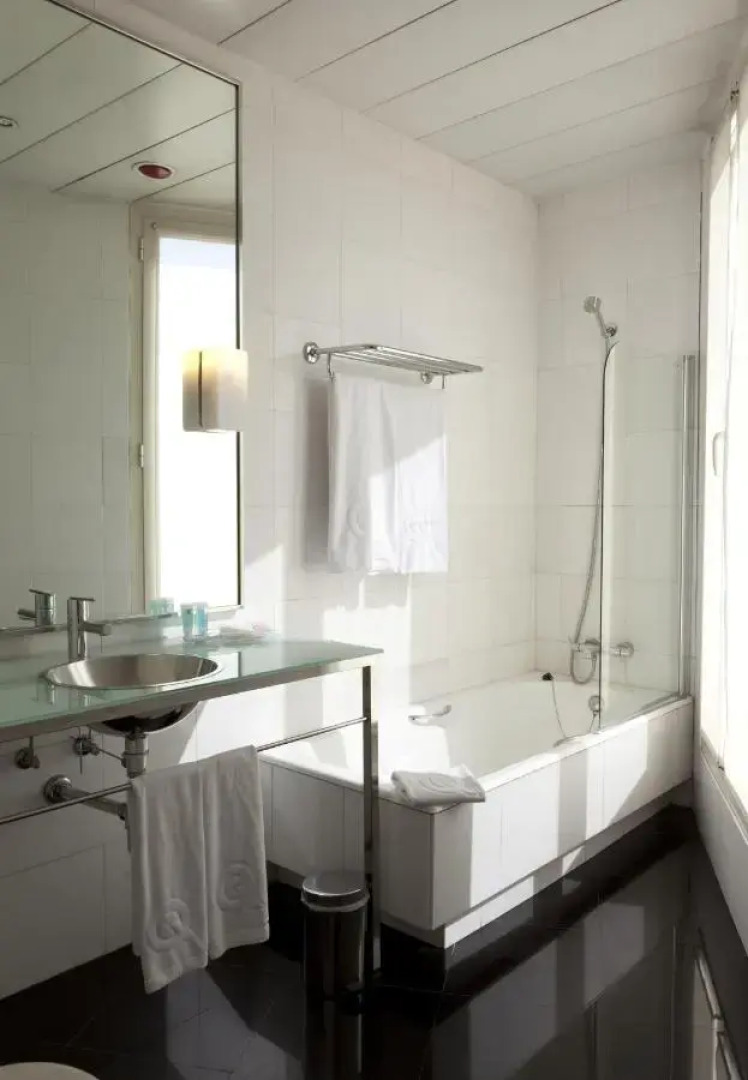 Отель Quatro Puerta Del Sol