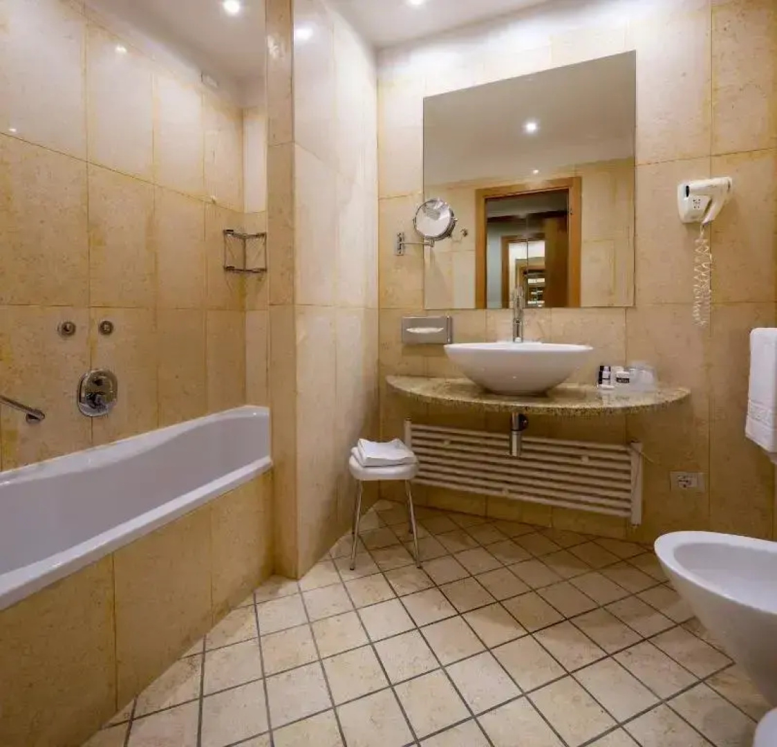 Отель Crowne Plaza Padova by IHG