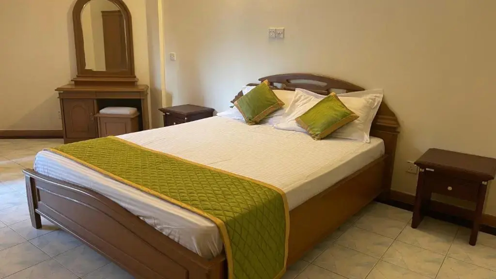 Отель Equator Inn 
