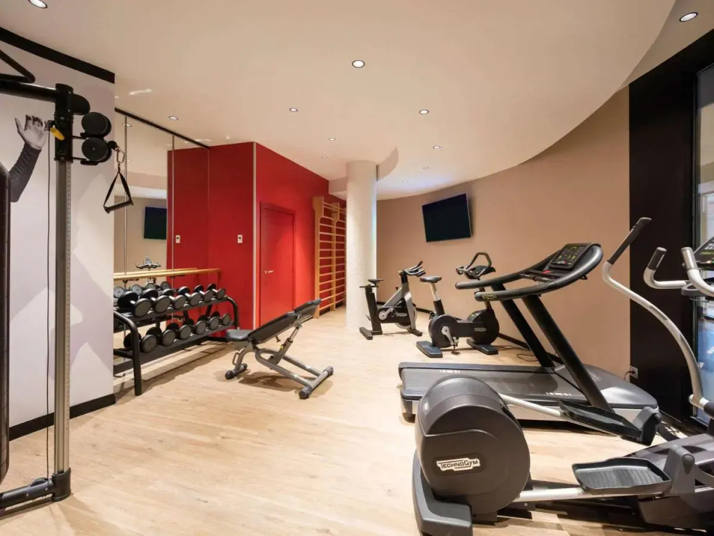 Отель Novotel Barcelona Cornella