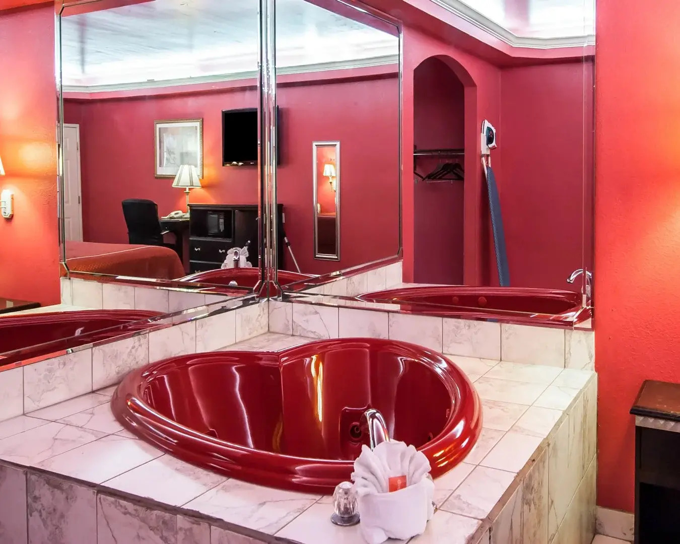 Memorylane Inn & Suites