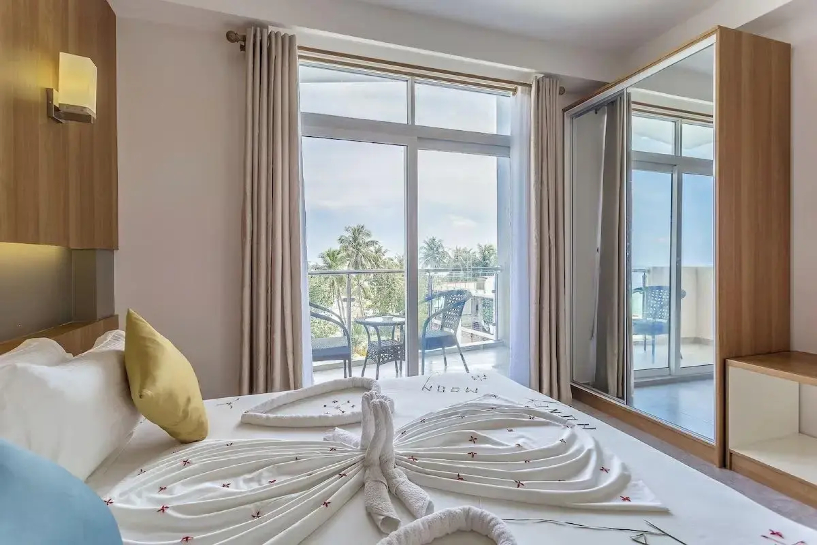 Отель Kuredhi Beach Inn