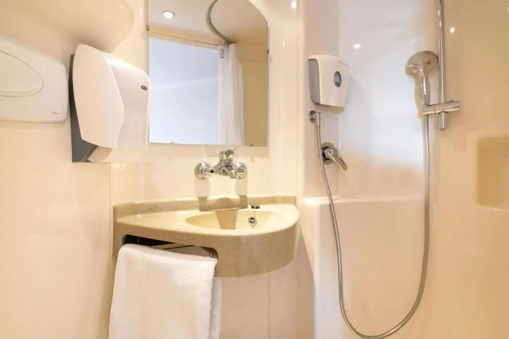 B&B HOTEL Cholet Nord
