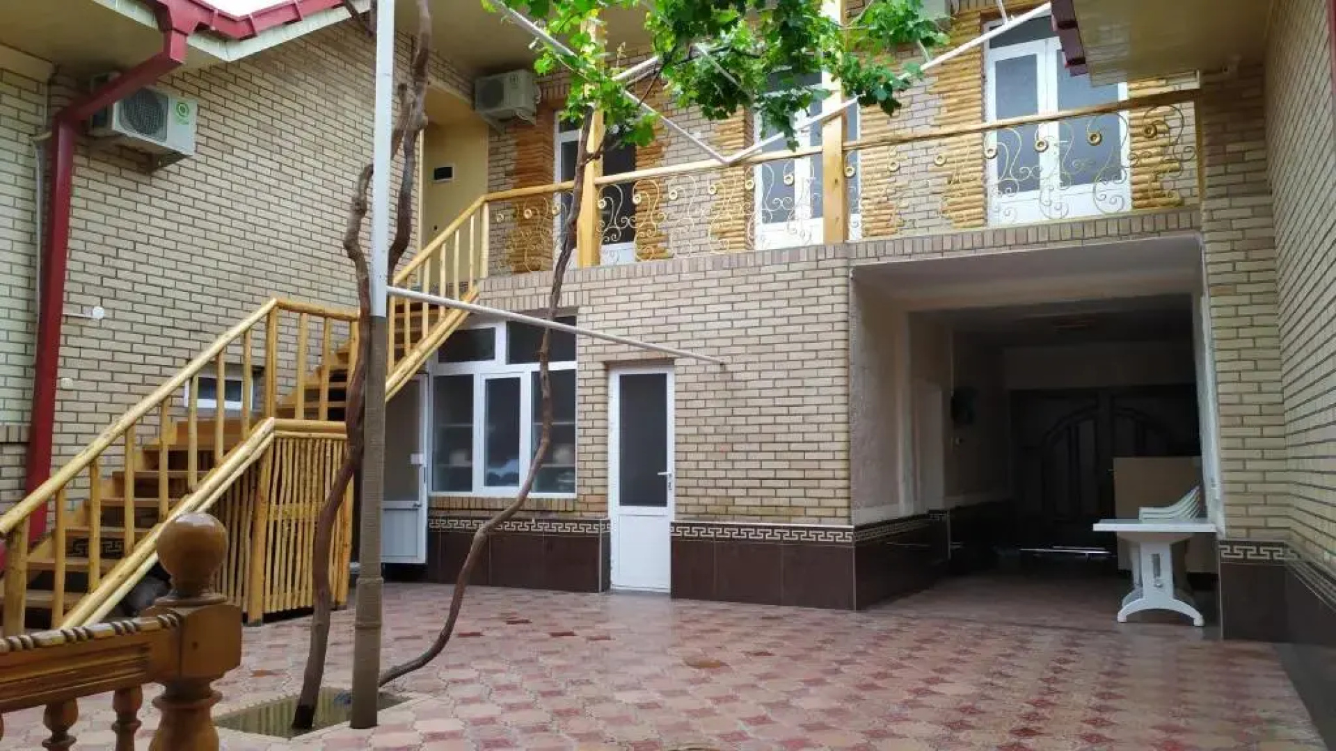 Alisher Hotel