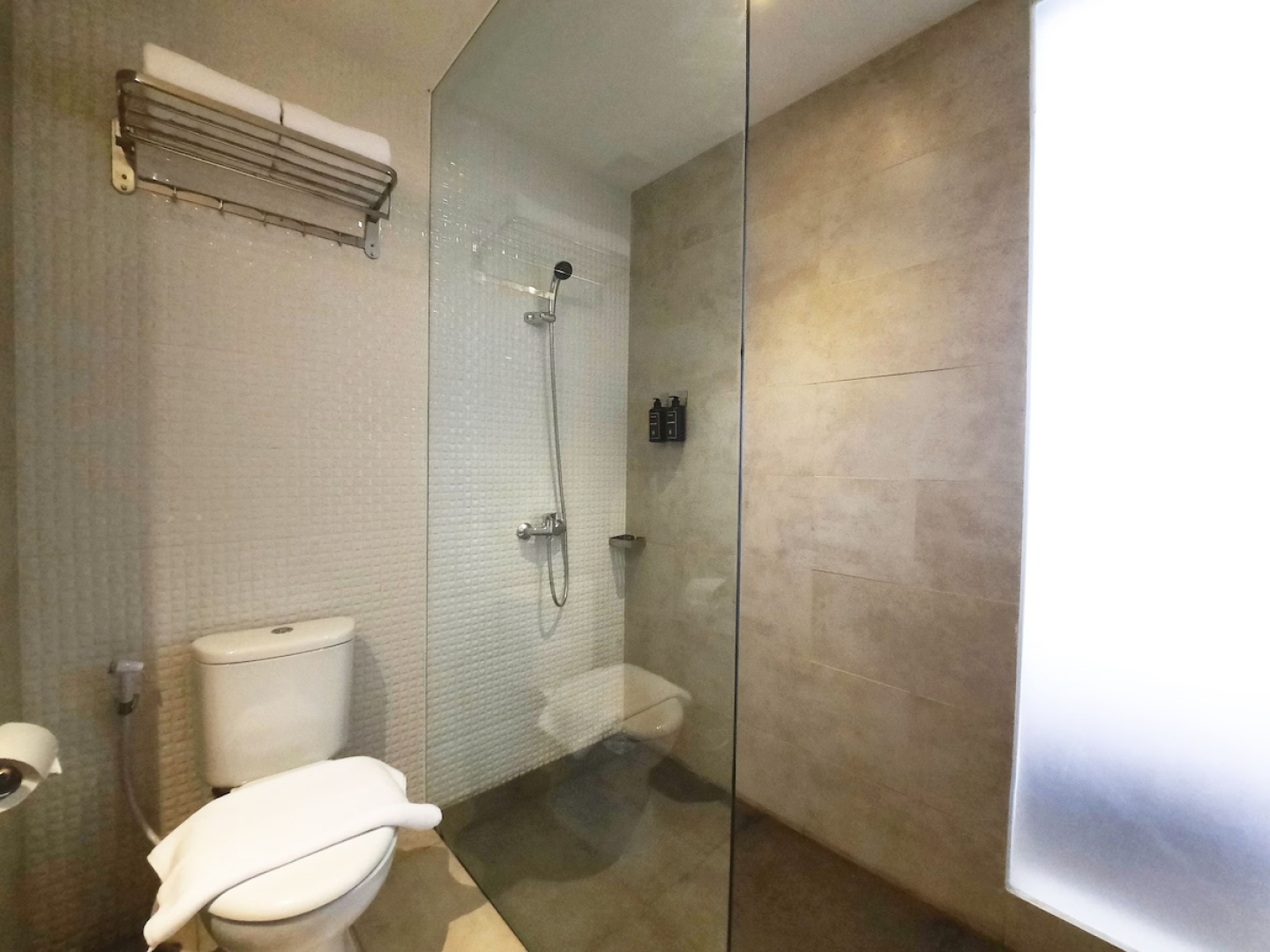Front One Gosyen Hotel Salatiga