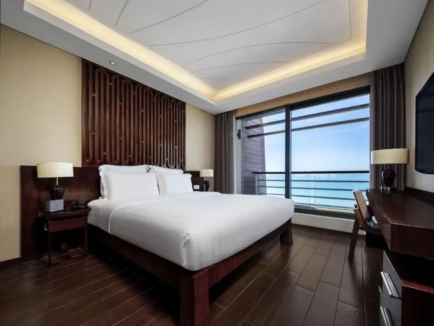 Pullman Oceanview Sanya Bay Resort & Spa