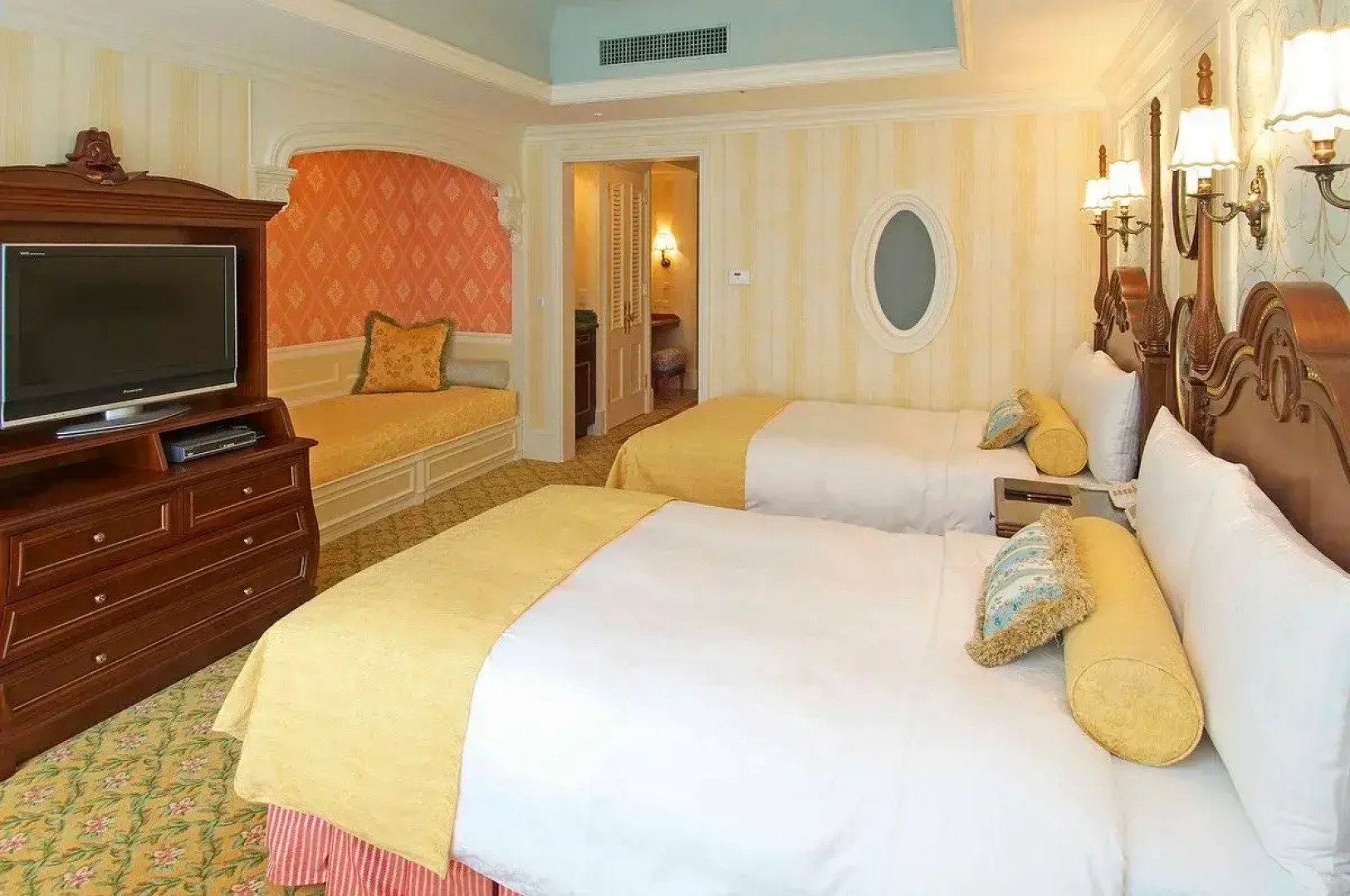 Tokyo Disneyland Hotel