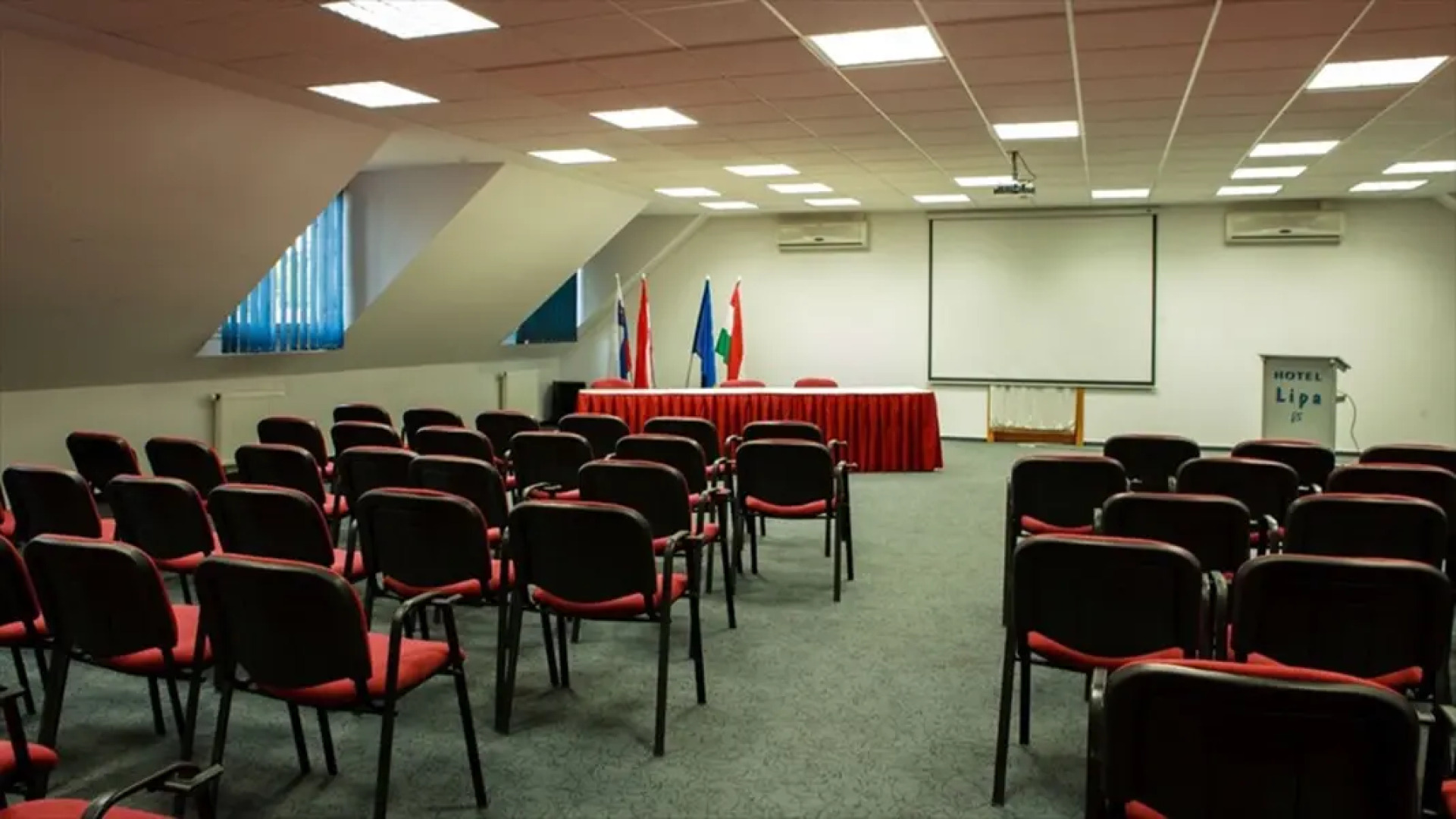 Lipa Hotel Es Etterem