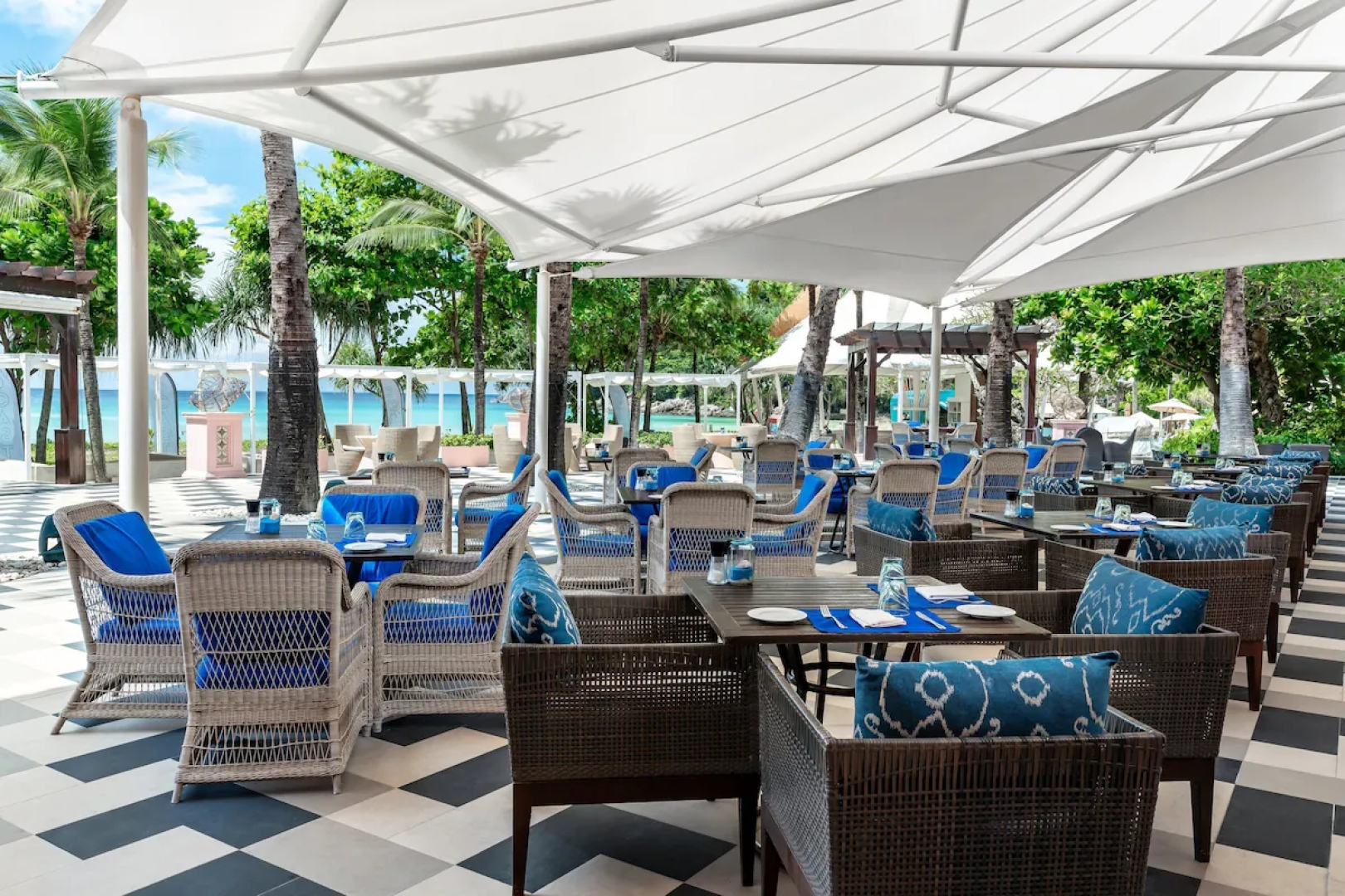 Отель Centara Grand Beach Resort Phuket 