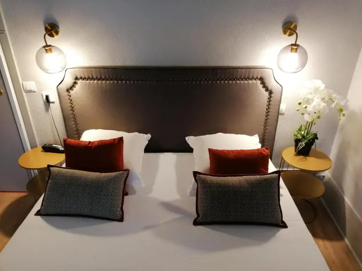 A l'Hotel des Roys