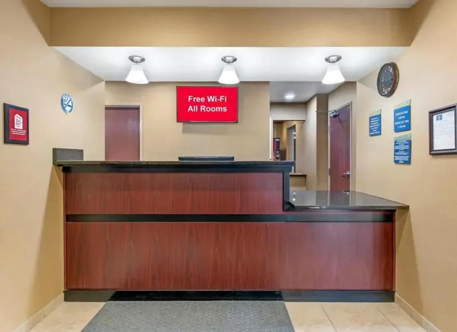 Red Roof Inn Charlestown