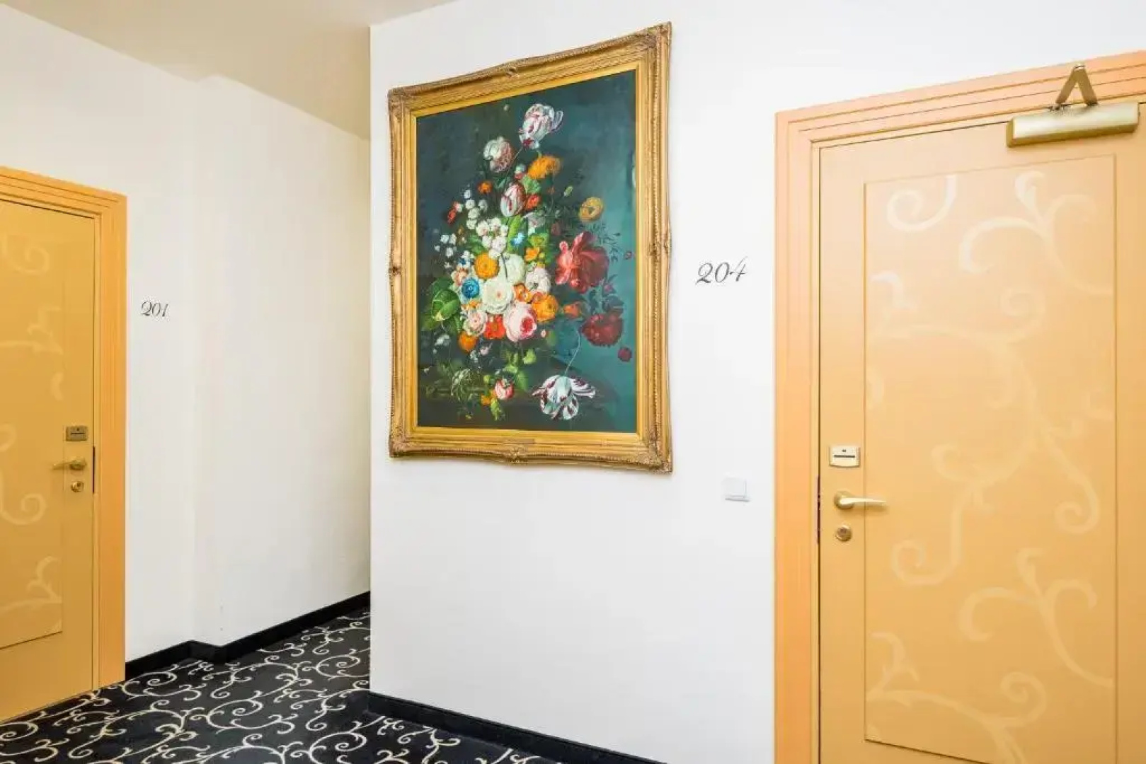 Отель Meriton Old Town Garden