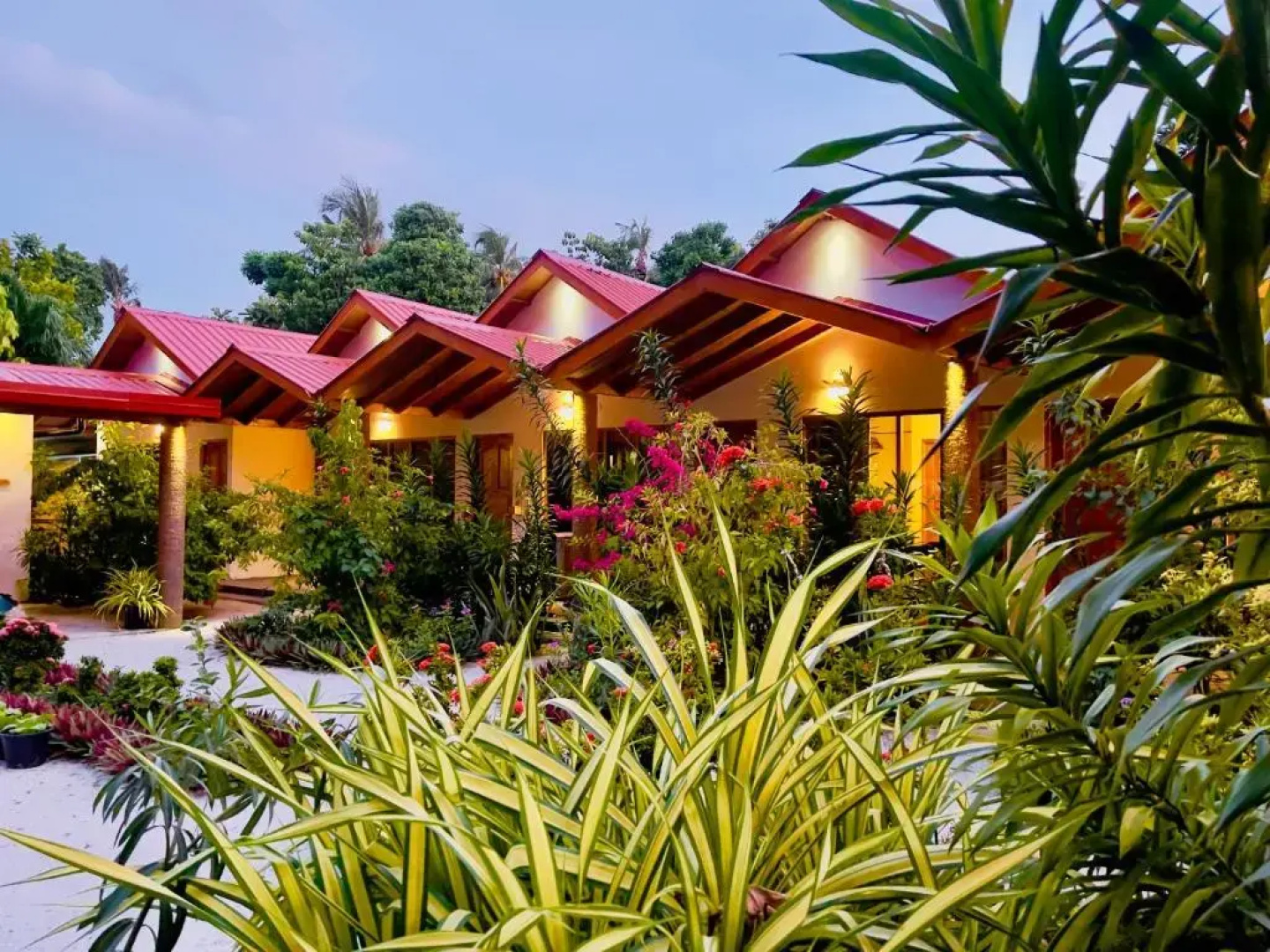 Thoddoo Beach Holiday Inn