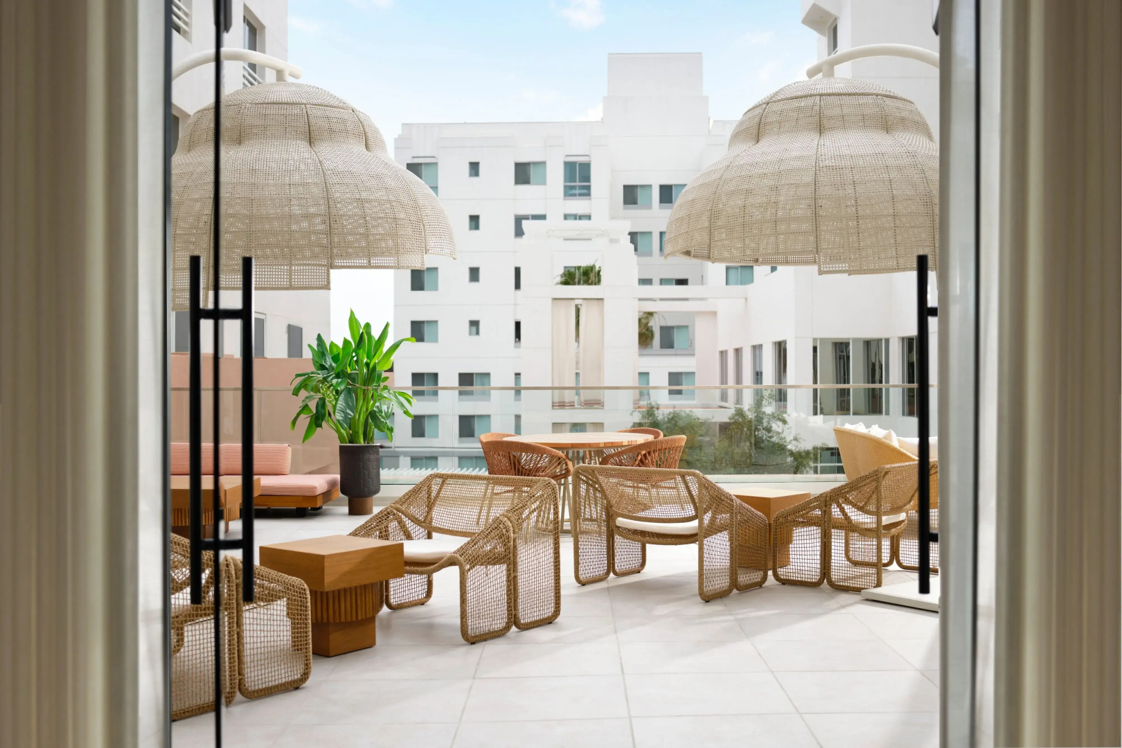 Sandbourne Santa Monica, Autograph Collection