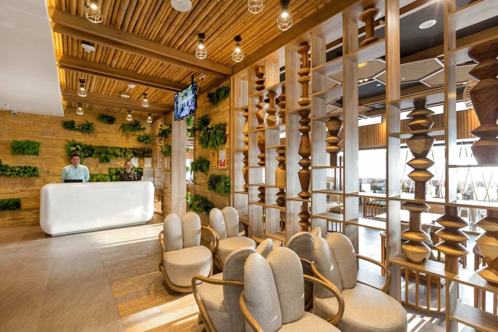 Отель Journeyhub Phuket Patong