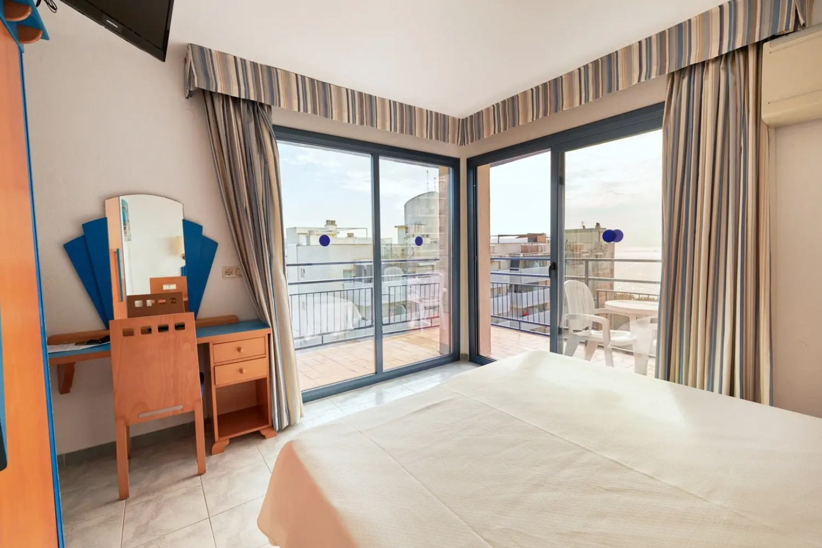 Отель Checkin Blanes