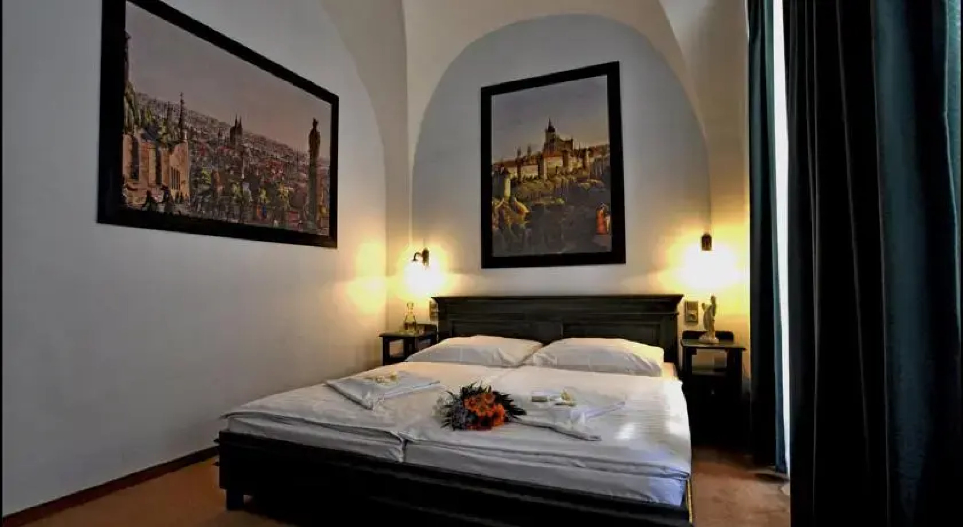 U Cervene zidle - Red Chair Hotel