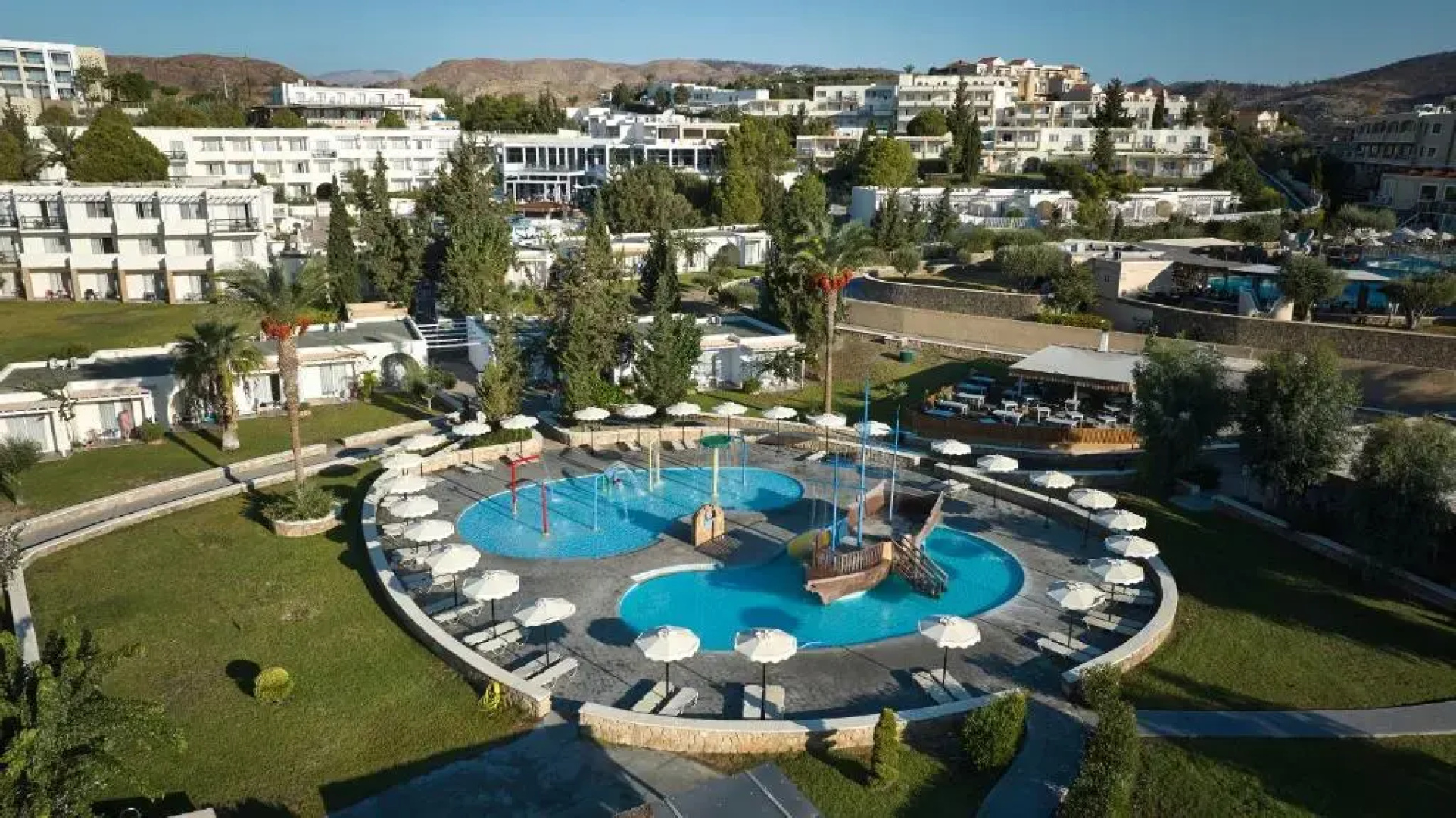 “Kiotari Miraluna Beach Resort”