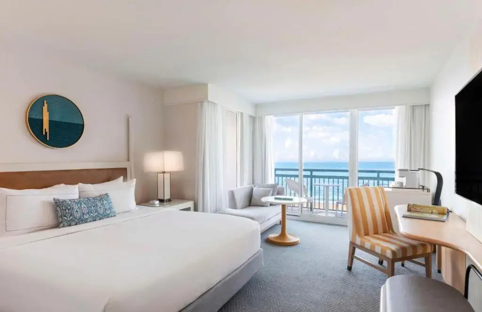 The Singer Oceanfront Resort, Curio Collection by Hilton