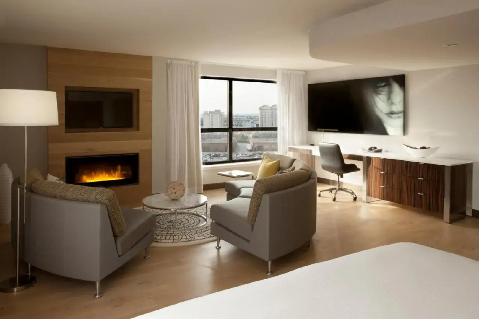 Hilton Toronto Airport Hotel & Suites