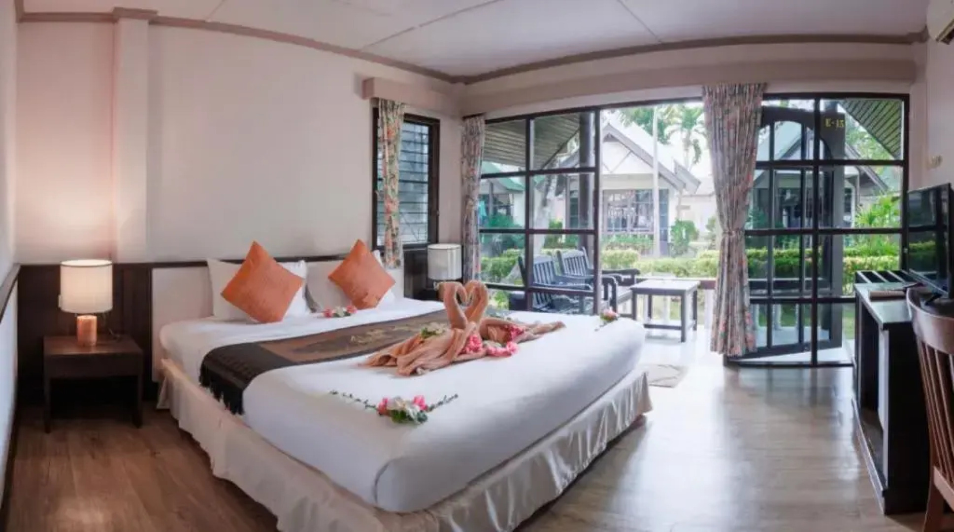 Отель Southern Lanta Resort