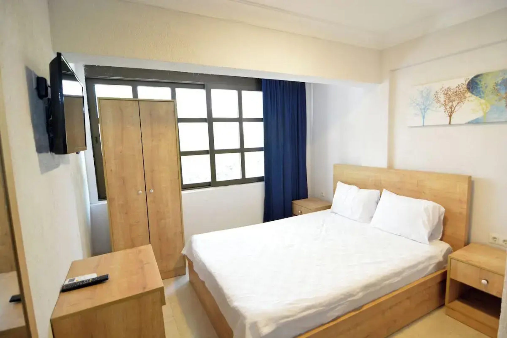 Ados Hotel