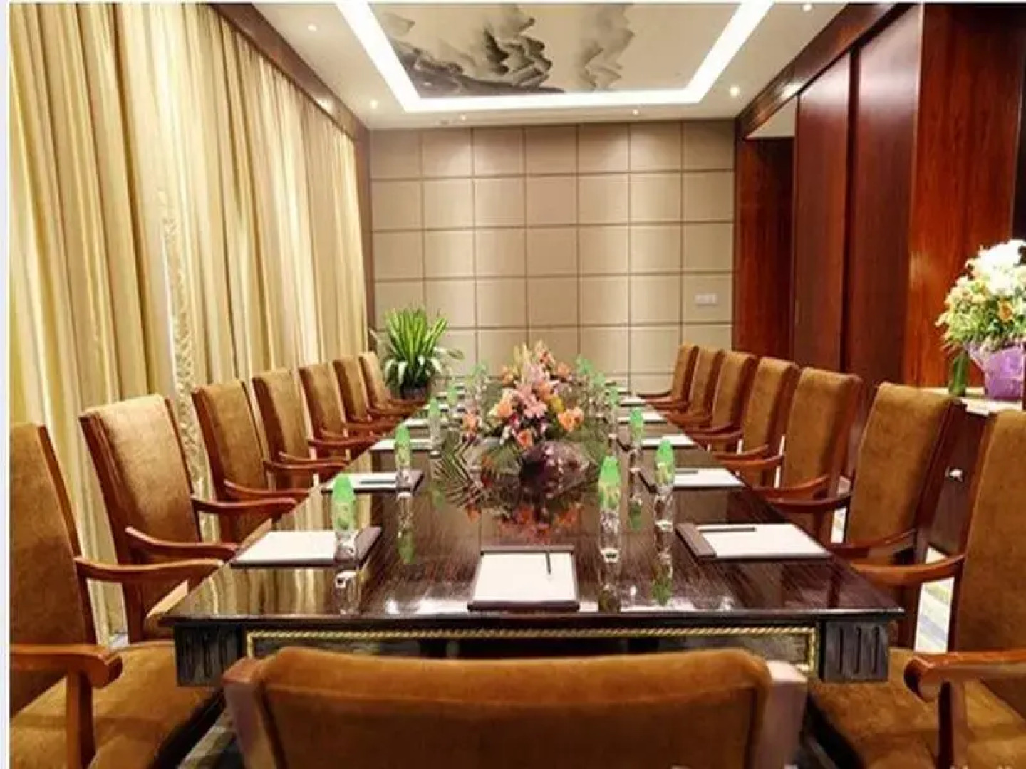 Zhaona International Hotel