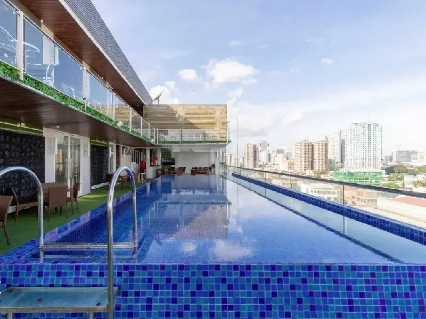 Selah Pods Hotel Manila