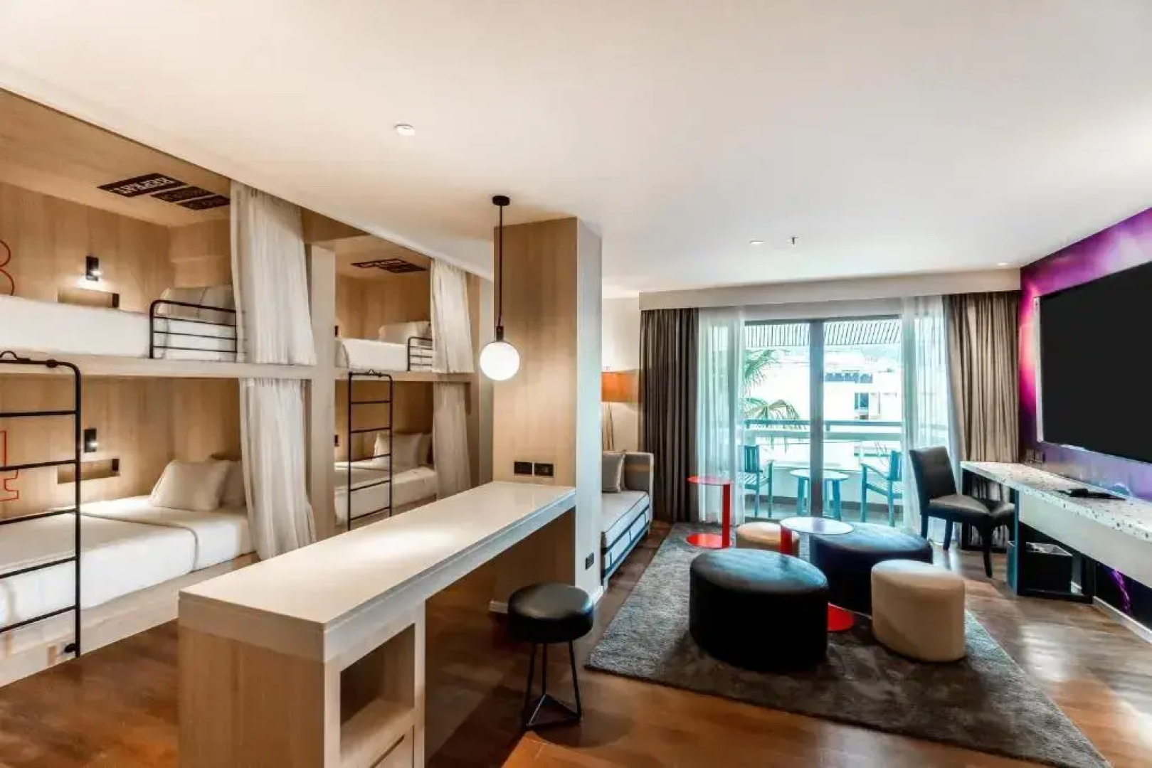 Отель Radisson RED Phuket Patong Beach