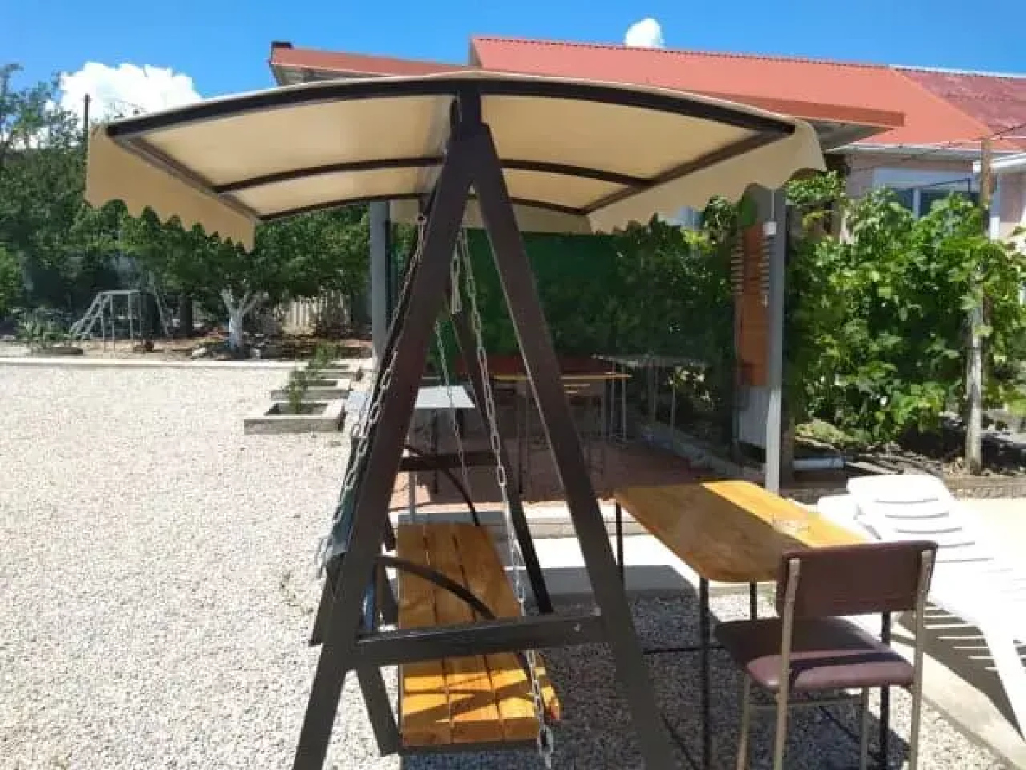 Molodezhnaya 8 Guest House