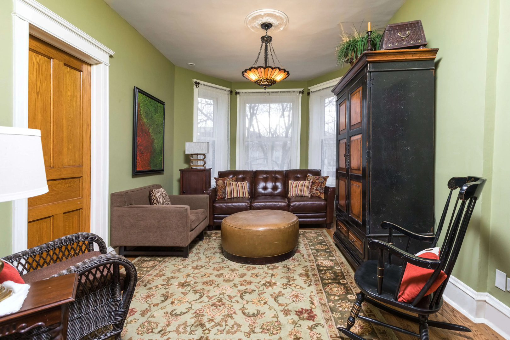 Chicago Guest House on Newport Avenue