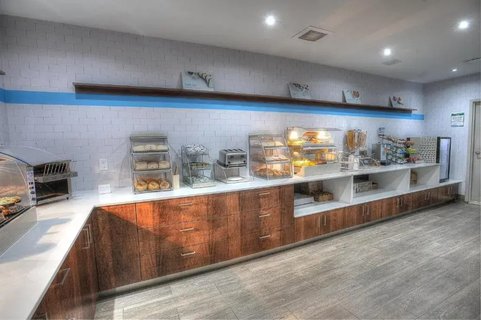 Holiday Inn Express & Suites Toronto Airport West by IHG