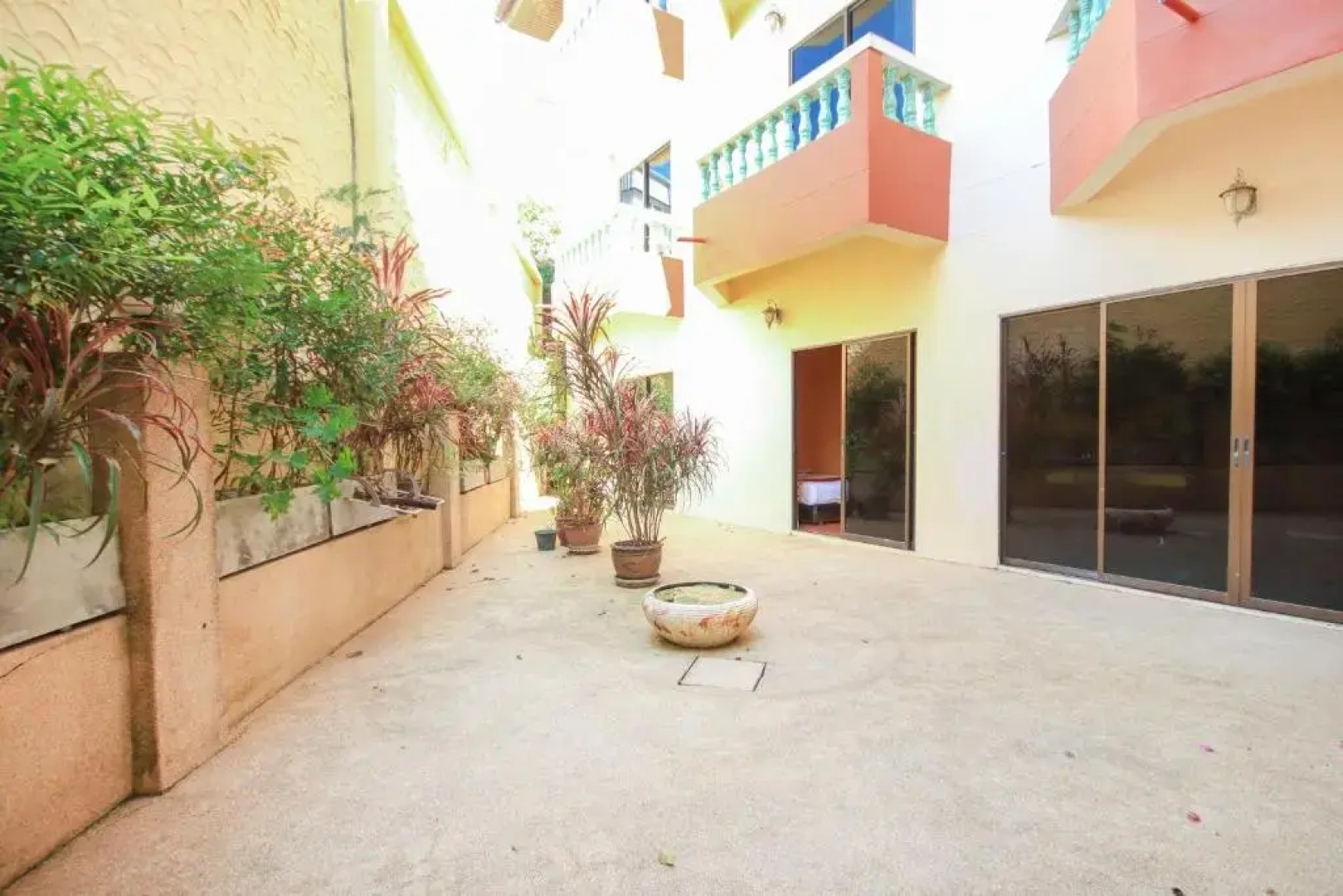 Ban Elephant Blanc Apartment