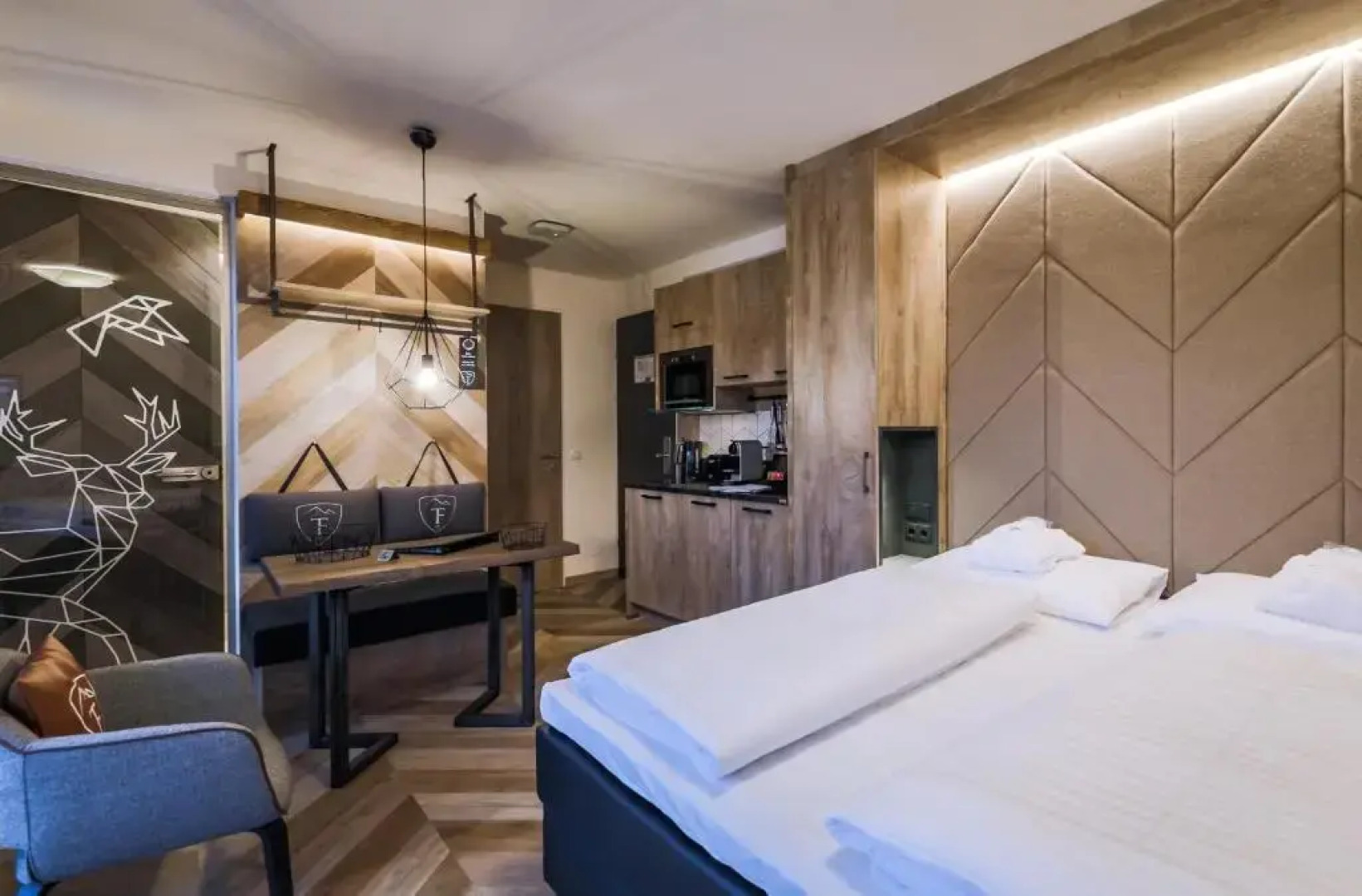 24 by AvenidA - Mountain Hotel