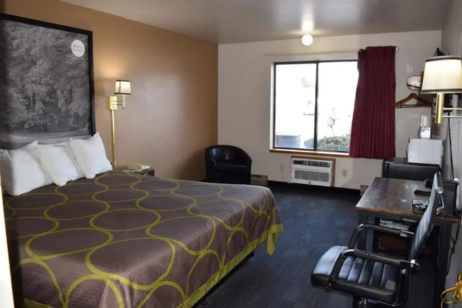 AmeriVu Inn & Suites
