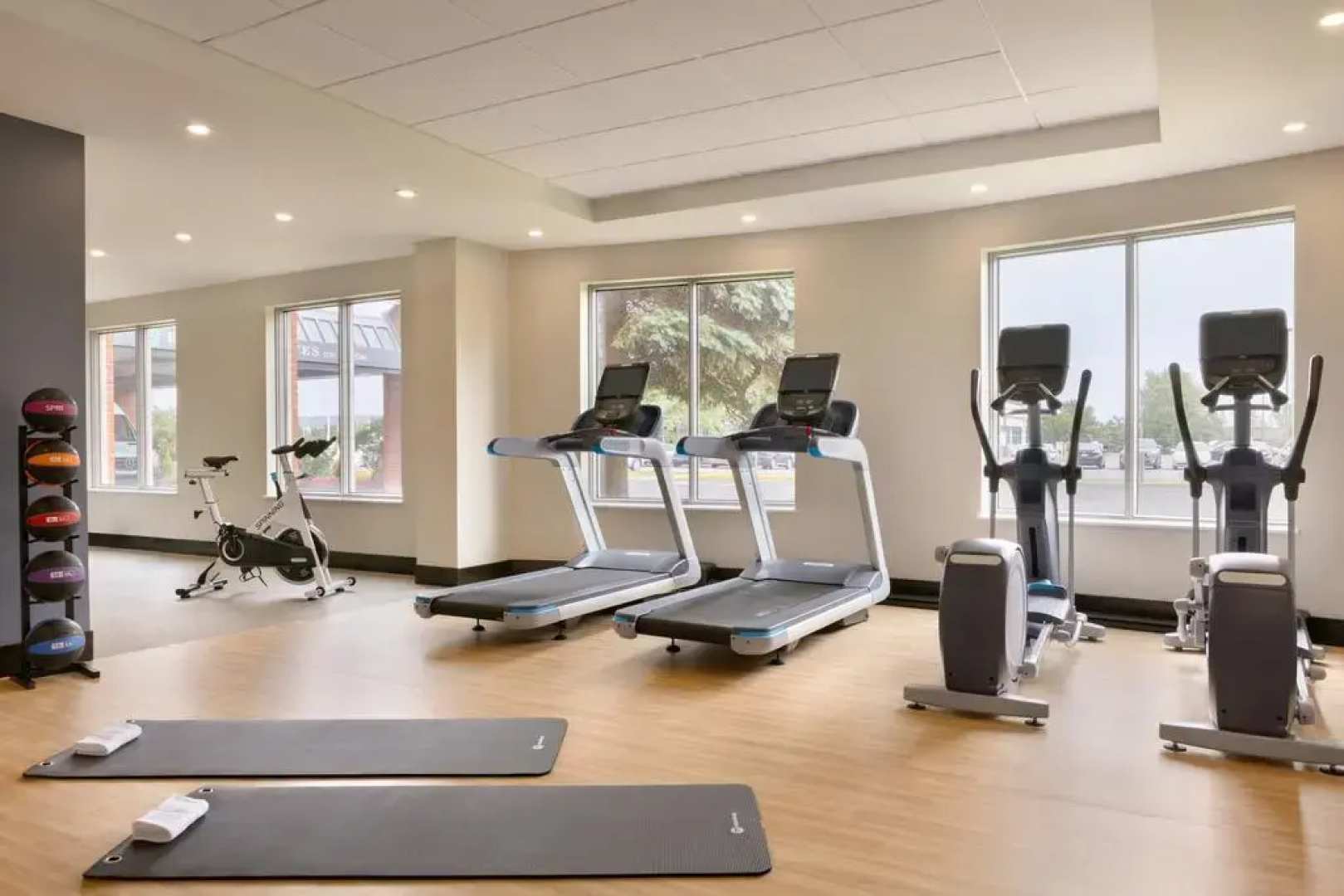 Embassy Suites by Hilton Montreal Airport
