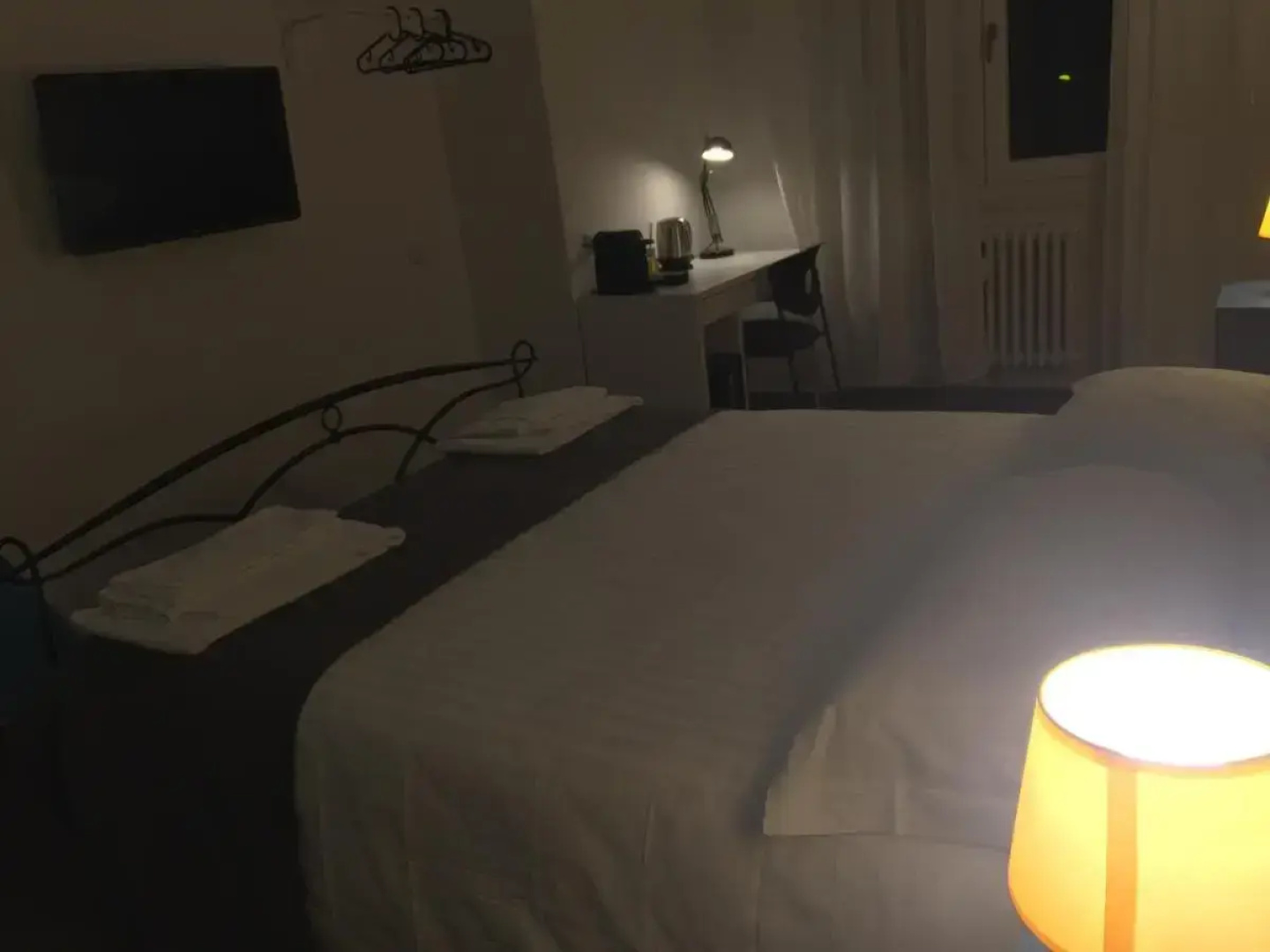 Отель Mambo Suites