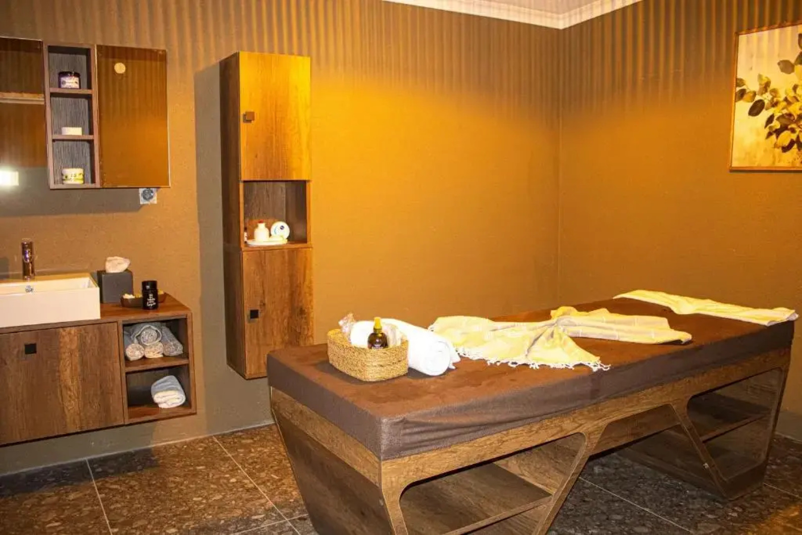 216 North Hotel & Wellness-Spa