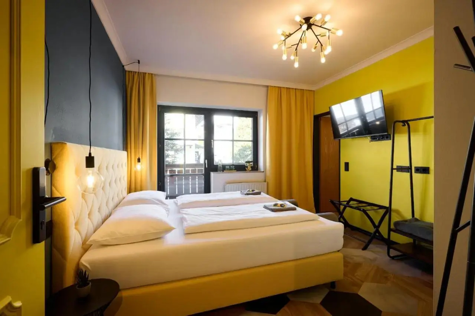happYellow Boutique House