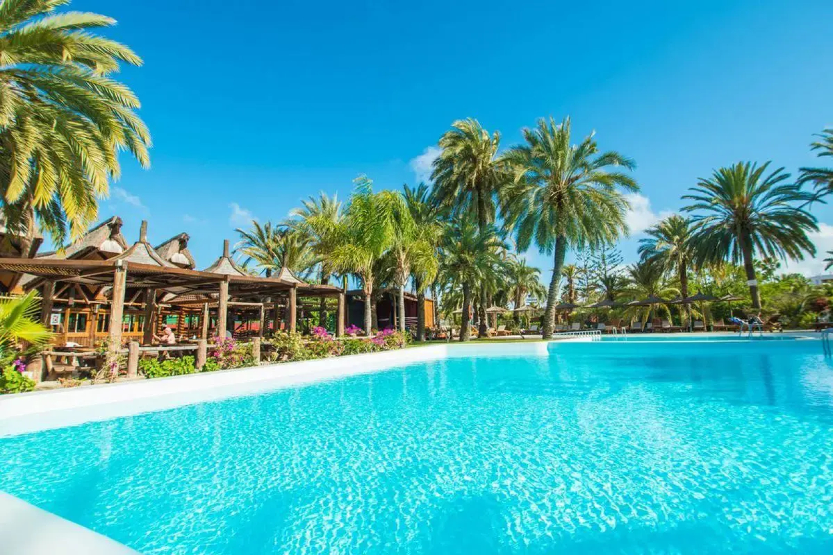 Отель HL Miraflor Suites