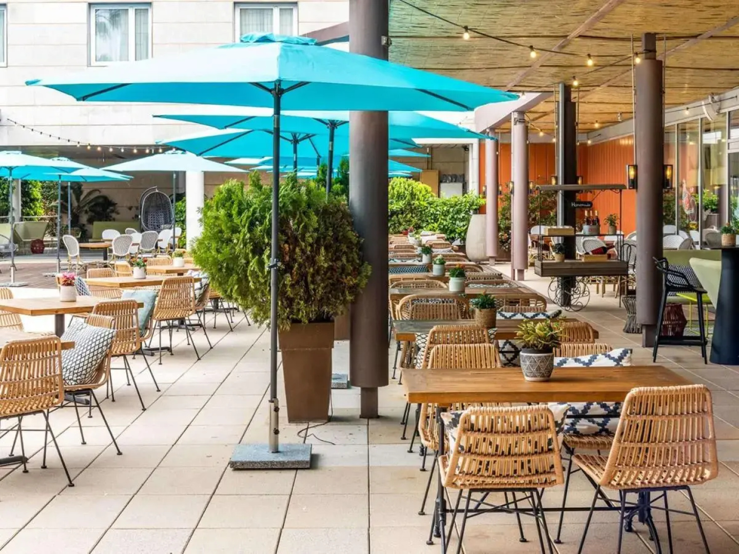 Отель Novotel Barcelona Cornella