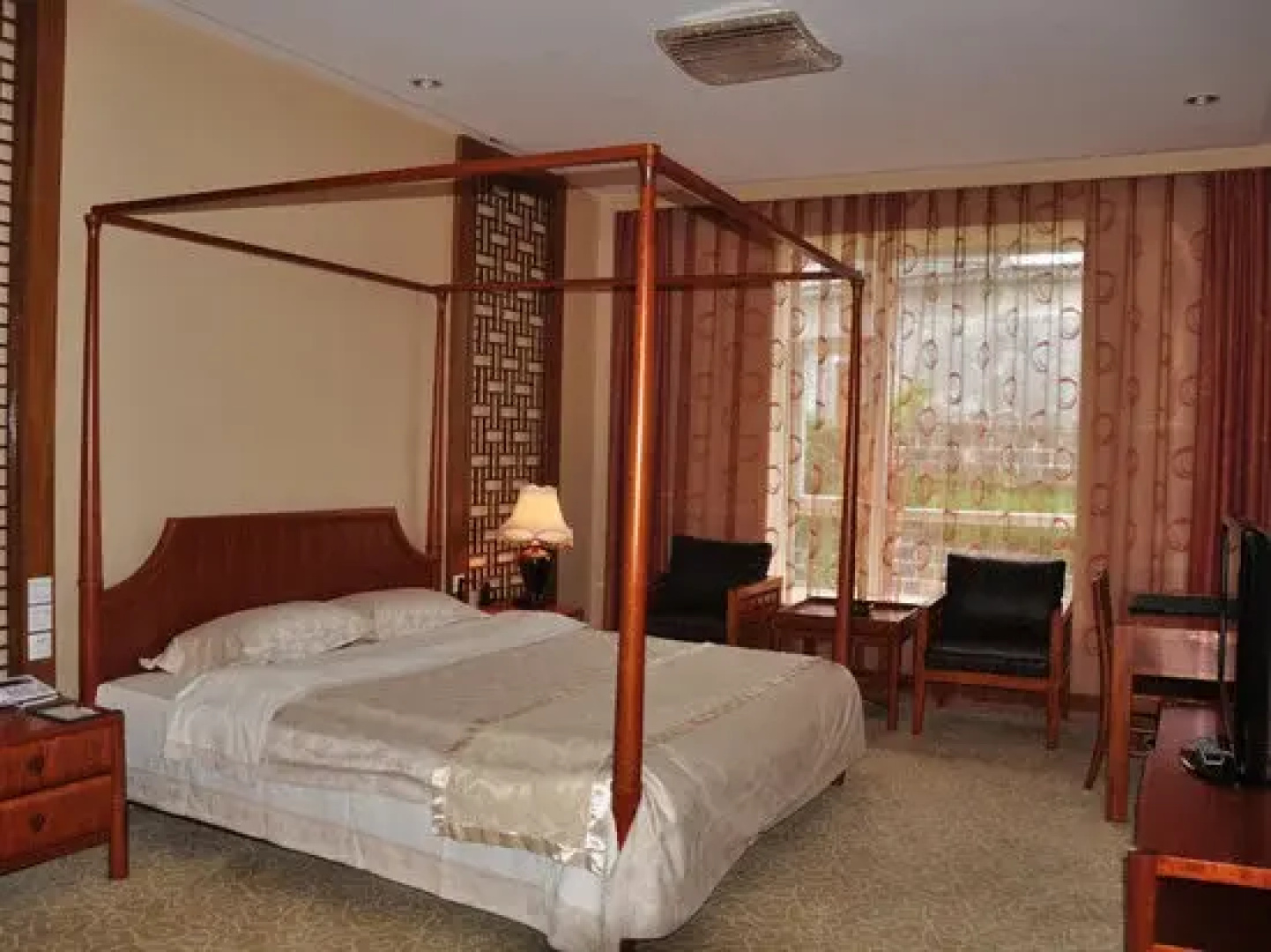 Tengchong Airport Sightseeing Hotel
