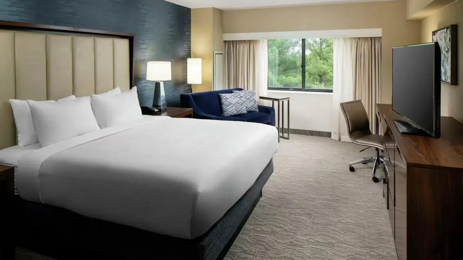 DoubleTree by Hilton Nashua