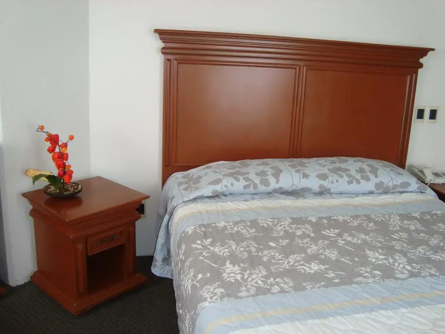 Lois Hotel