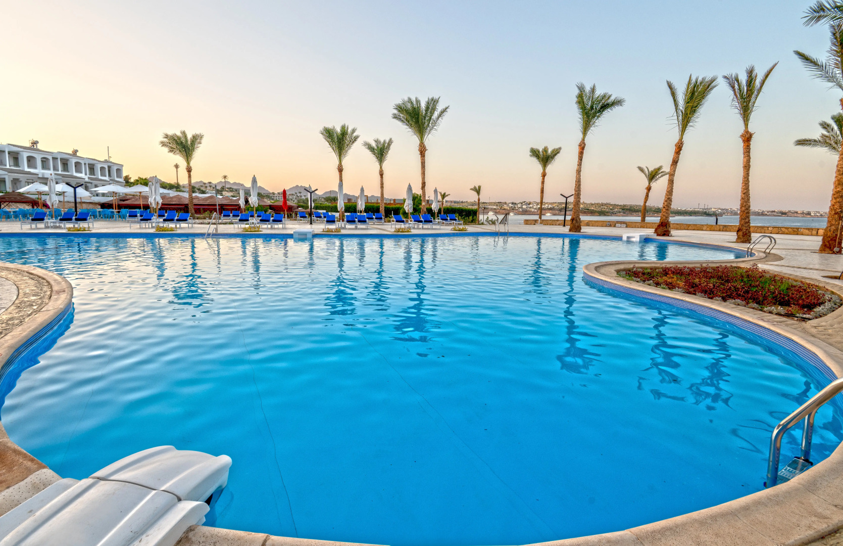 Invidia Coral Beach Tiran