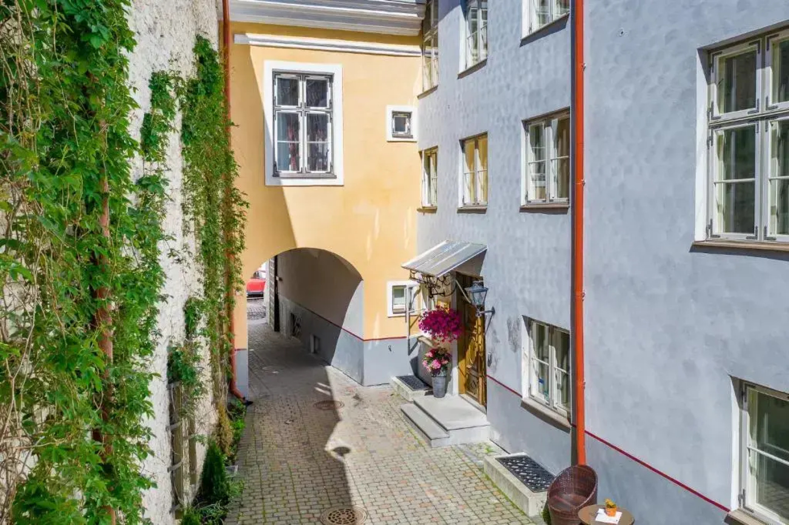 Отель Meriton Old Town Garden