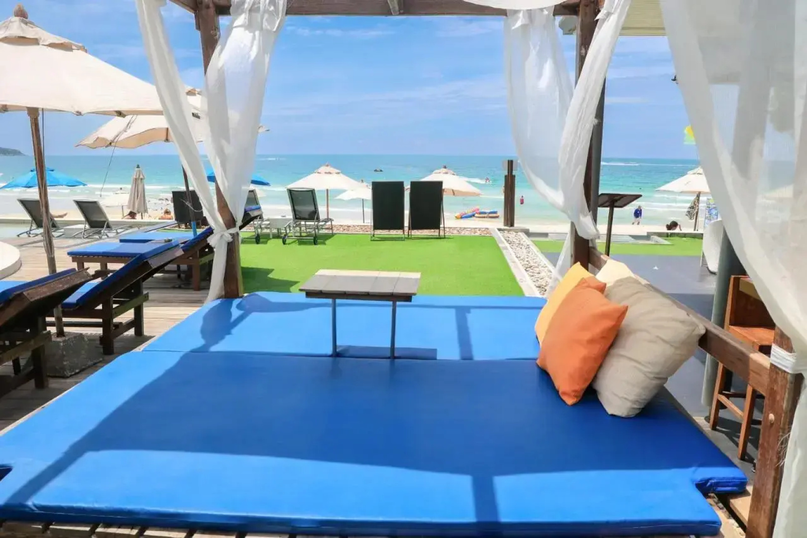 KC Beach Club & Pool Villas