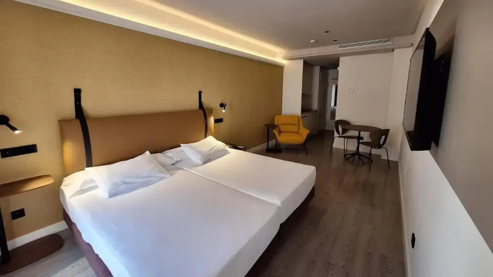 Отель Suites Viena Plaza De Espana